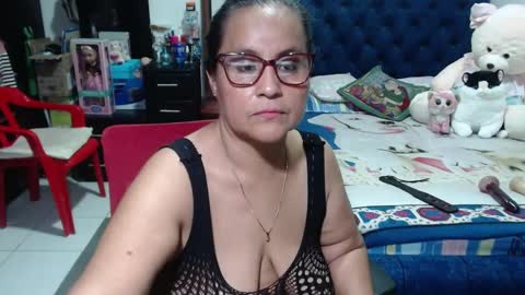 Snapshot of pervert_mommy_x chatting on January 13, 2:53 pm SAMY online show from January 13, 2:53 pm