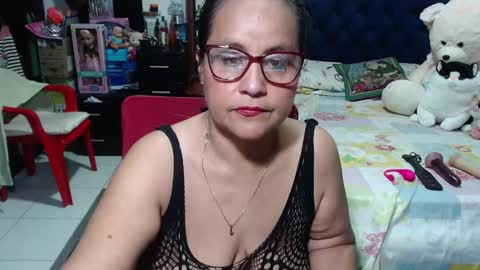 Snapshot of pervert_mommy_x chatting on February 4, 12:44 pm SAMY online show from February 4, 12:44 pm