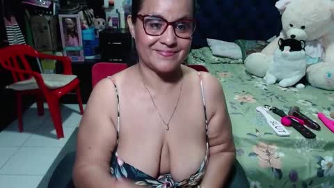 Snapshot of pervert_mommy_x chatting on March 10, 12:37 pm SAMY online show from March 10, 12:37 pm