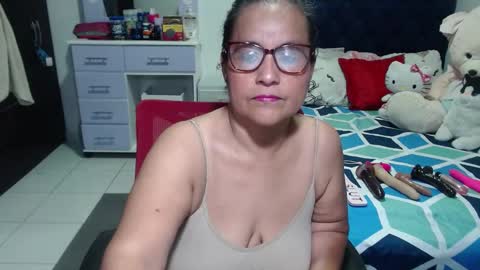 Snapshot of pervert_mommy_x chatting on October 7, 10:45 am SAMY online show from October 7, 10:45 am