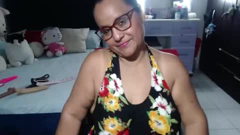 Snapshot of pervert_mommy_x chatting on February 2, 10:14 am SAMY online show from February 2, 10:14 am