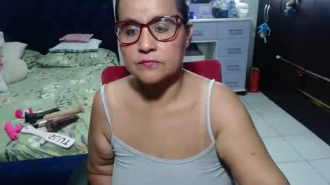 Snapshot of pervert_mommy_x chatting on February 17, 11:50 am SAMY online show from February 17, 11:50 am