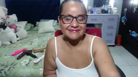 Snapshot of pervert_mommy_x chatting on February 18, 12:01 pm SAMY online show from February 18, 12:01 pm
