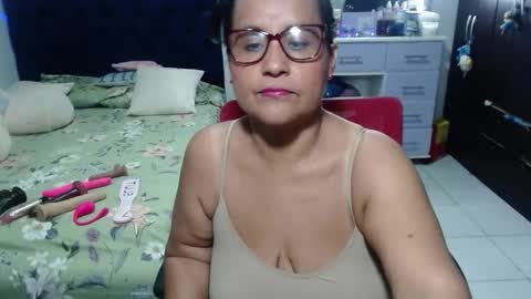 Snapshot of pervert_mommy_x chatting on February 24, 11:19 am SAMY online show from February 24, 11:19 am