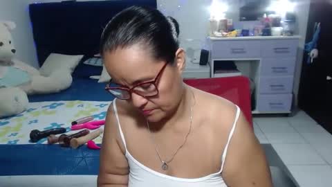 Snapshot of pervert_mommy_x chatting on April 11, 10:52 am SAMY online show from April 11, 10:52 am