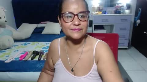 Snapshot of pervert_mommy_x chatting on April 12, 12:32 pm SAMY online show from April 12, 12:32 pm