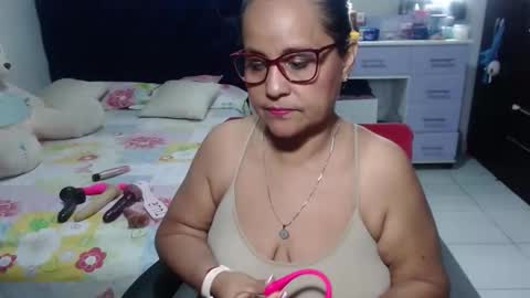 Snapshot of pervert_mommy_x chatting on April 17, 10:18 am SAMY online show from April 17, 10:18 am