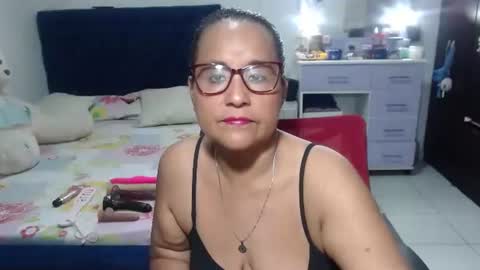 Snapshot of pervert_mommy_x chatting on April 18, 10:19 am SAMY online show from April 18, 10:19 am