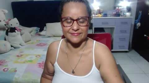 Snapshot of pervert_mommy_x chatting on April 19, 10:25 am SAMY online show from April 19, 10:25 am