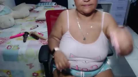 Snapshot of pervert_mommy_x chatting on April 25, 1:41 pm SAMY online show from April 25, 1:41 pm
