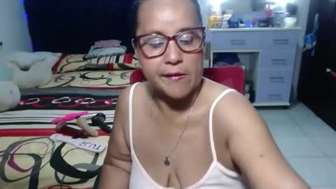 Snapshot of pervert_mommy_x chatting on April 27, 9:29 am SAMY online show from April 27, 9:29 am