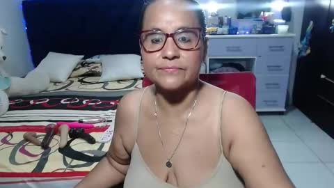 Snapshot of pervert_mommy_x chatting on May 2, 10:09 am SAMY online show from May 2, 10:09 am