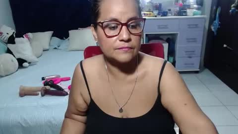 Snapshot of pervert_mommy_x chatting on May 15, 10:33 am SAMY online show from May 15, 10:33 am