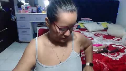Snapshot of pervert_mommy_x chatting on May 27, 10:56 am SAMY online show from May 27, 10:56 am