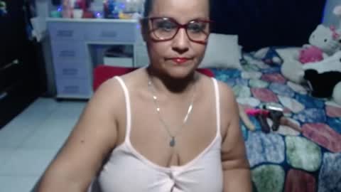 Snapshot of pervert_mommy_x chatting on June 1, 9:33 am SAMY online show from June 1, 9:33 am