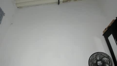 Snapshot of pervertt_mommy chatting on February 4, 8:53 am Alexandra online show from February 4, 8:53 am