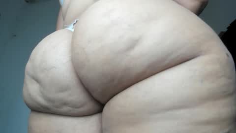 Snapshot of pervertt_mommy chatting on February 8, 4:32 pm Alexandra online show from February 8, 4:32 pm