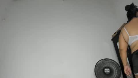 Snapshot of pervertt_mommy chatting on February 13, 9:00 pm Alexandra online show from February 13, 9:00 pm