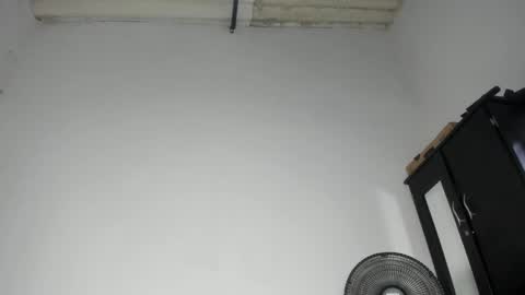 Snapshot of pervertt_mommy chatting on February 14, 9:11 pm Alexandra online show from February 14, 9:11 pm