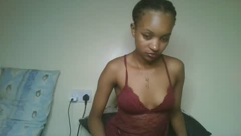 Snapshot of petal_palette chatting on June 26, 8:02 pm Lolly online show from June 26, 8:02 pm