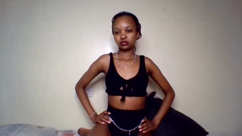 Snapshot of petal_palette chatting on August 1, 7:07 am Lolly online show from August 1, 7:07 am