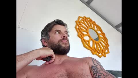 Snapshot of pete_le_meat chatting on April 25, 1:36 pm pete_le_meat online show from April 25, 1:36 pm