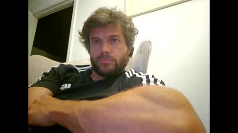 Snapshot of pete_le_meat chatting on June 10, 10:19 pm pete_le_meat online show from June 10, 10:19 pm