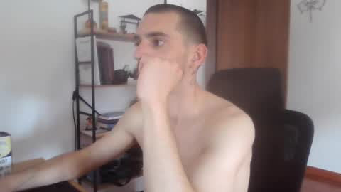 Snapshot of peter_coat chatting on June 12, 5:01 pm peter_coat online show from June 12, 5:01 pm