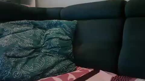 Snapshot of peterf83 chatting on February 24, 6:27 am peterf83 online show from February 24, 6:27 am