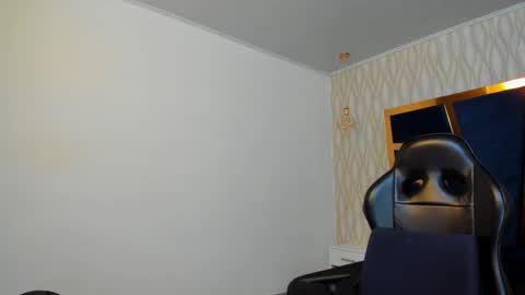 Snapshot of petesevans_1 chatting on September 12, 11:59 pm PETES EVANS new account online show from September 12, 11:59 pm