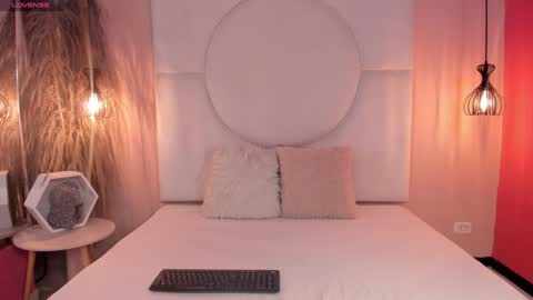 Snapshot of petiite_aliice chatting on February 8, 3:31 pm Alice online show from February 8, 3:31 pm