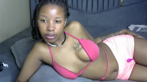 Snapshot of petite_byb1 chatting on April 15, 7:10 pm lonny online show from April 15, 7:10 pm