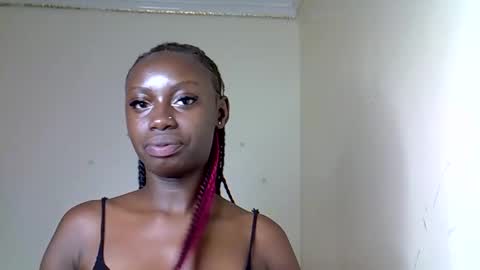 Snapshot of petite_charm chatting on April 1, 8:06 pm Charm online show from April 1, 8:06 pm