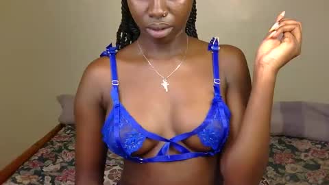 Snapshot of petite_charm chatting on May 21, 8:38 pm Charm online show from May 21, 8:38 pm