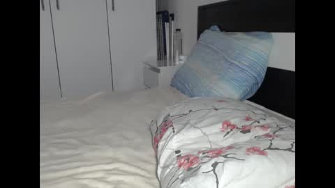 petite_danielle online show from February 13, 12:12 pm