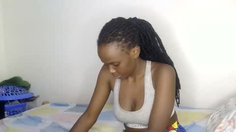 Snapshot of petite_desiree chatting on May 1, 9:41 pm Desiree online show from May 1, 9:41 pm