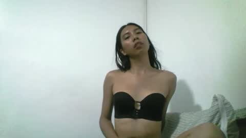 Snapshot of petite_dicklover chatting on June 11, 8:12 am Yuriee online show from June 11, 8:12 am