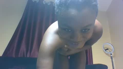 Snapshot of petite_linsey chatting on April 4, 2:10 am linsey online show from April 4, 2:10 am