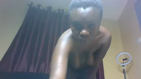 Snapshot of petite_linsey chatting on April 4, 11:24 pm linsey online show from April 4, 11:24 pm