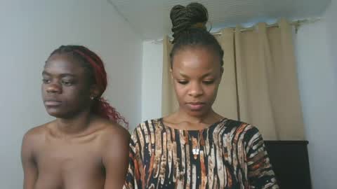 Snapshot of petite_luxe1 chatting on August 1, 7:07 am Luxe online show from August 1, 7:07 am