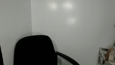 petite_pauline online show from February 24, 6:11 am