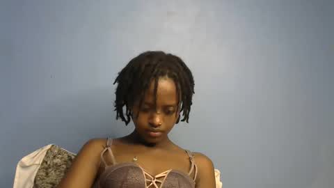 Snapshot of petite_star2 chatting on February 2, 12:48 pm petite_star2 online show from February 2, 12:48 pm