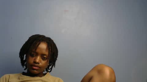 Snapshot of petite_star2 chatting on February 3, 6:40 am petite_star2 online show from February 3, 6:40 am