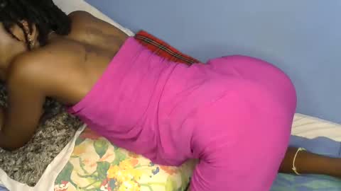 Snapshot of petite_star2 chatting on February 5, 2:33 pm petite_star2 online show from February 5, 2:33 pm