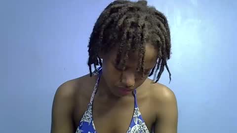 Snapshot of petite_star2 chatting on February 24, 5:05 am petite_star2 online show from February 24, 5:05 am