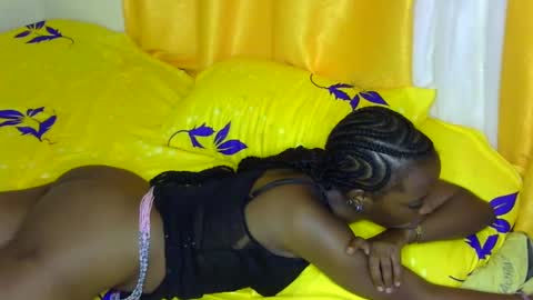 Snapshot of petite_tanya chatting on December 18, 3:04 am Tanya online show from December 18, 3:04 am