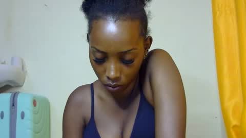 Snapshot of petite_tanya chatting on December 31, 4:46 pm Tanya online show from December 31, 4:46 pm