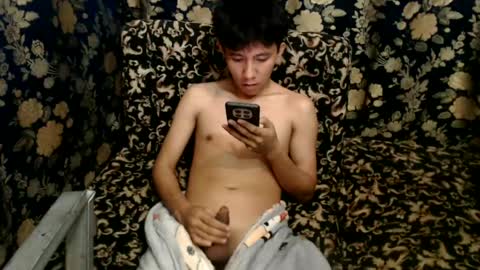 Snapshot of petiteasian_boy chatting on June 14, 2:24 am cute vir online show from June 14, 2:24 am