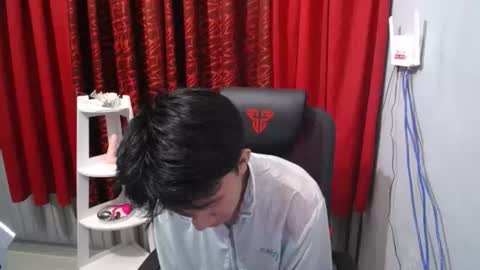 Snapshot of petiteasian_boy chatting on June 15, 12:13 am cute vir online show from June 15, 12:13 am