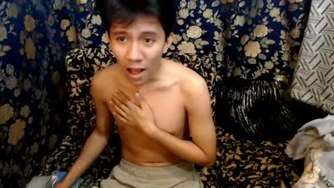 Snapshot of petiteasian_boy chatting on June 23, 3:59 am cute vir online show from June 23, 3:59 am